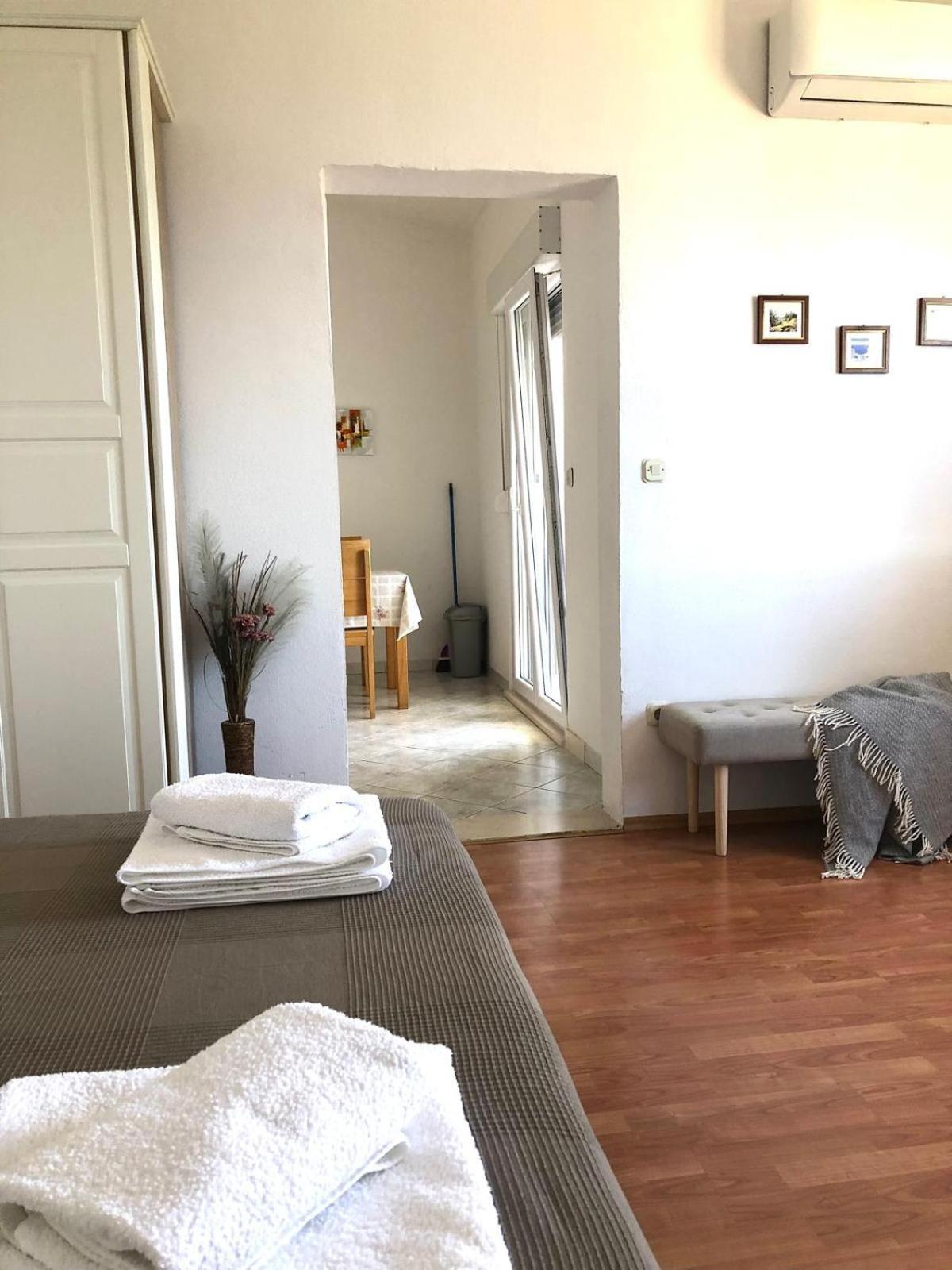 Apartments Curnic Jesenice  Eksteriør bilde